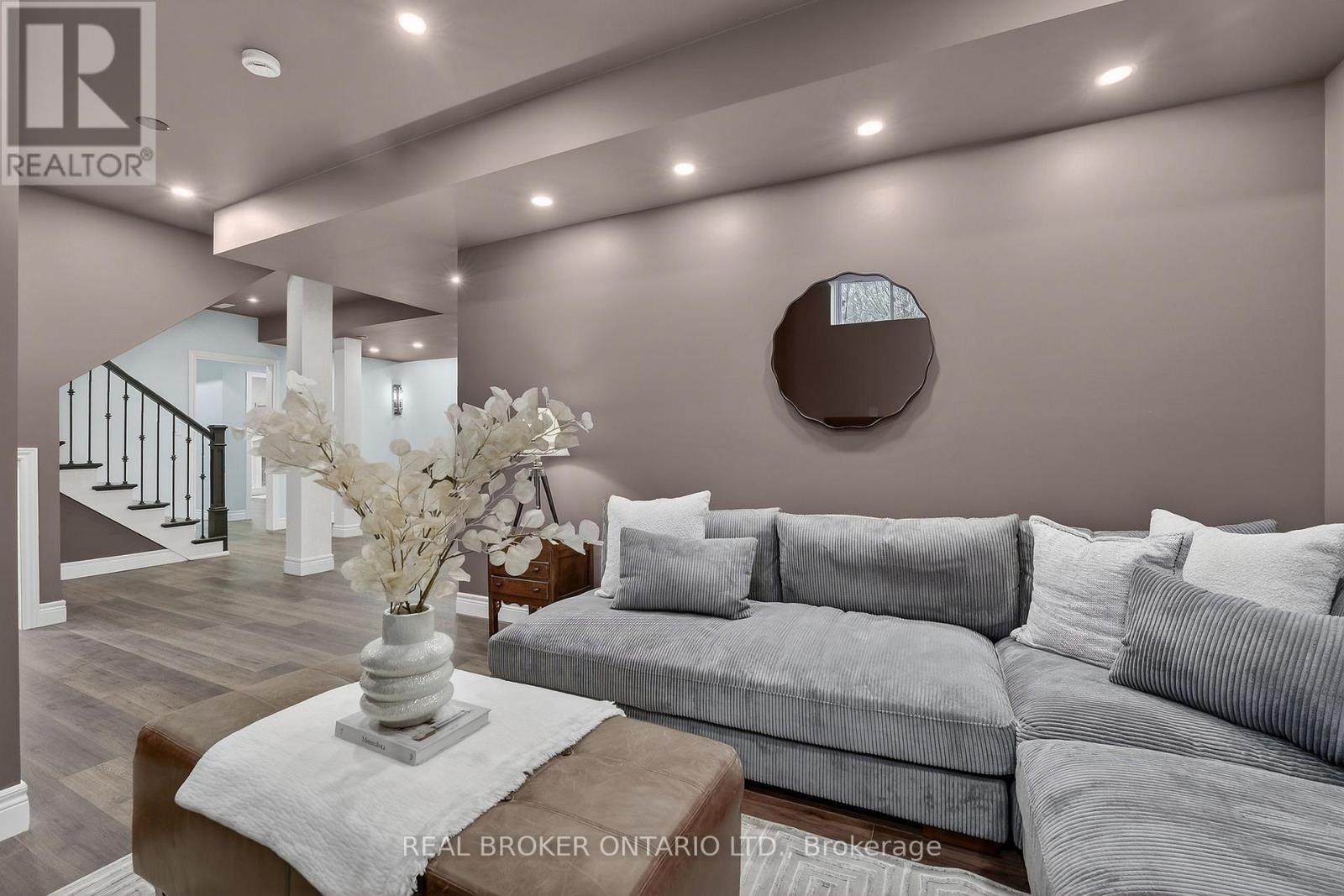 125 Central Drive, Hamilton, Ontario  L9G 2A3 - Photo 8 - X12976626