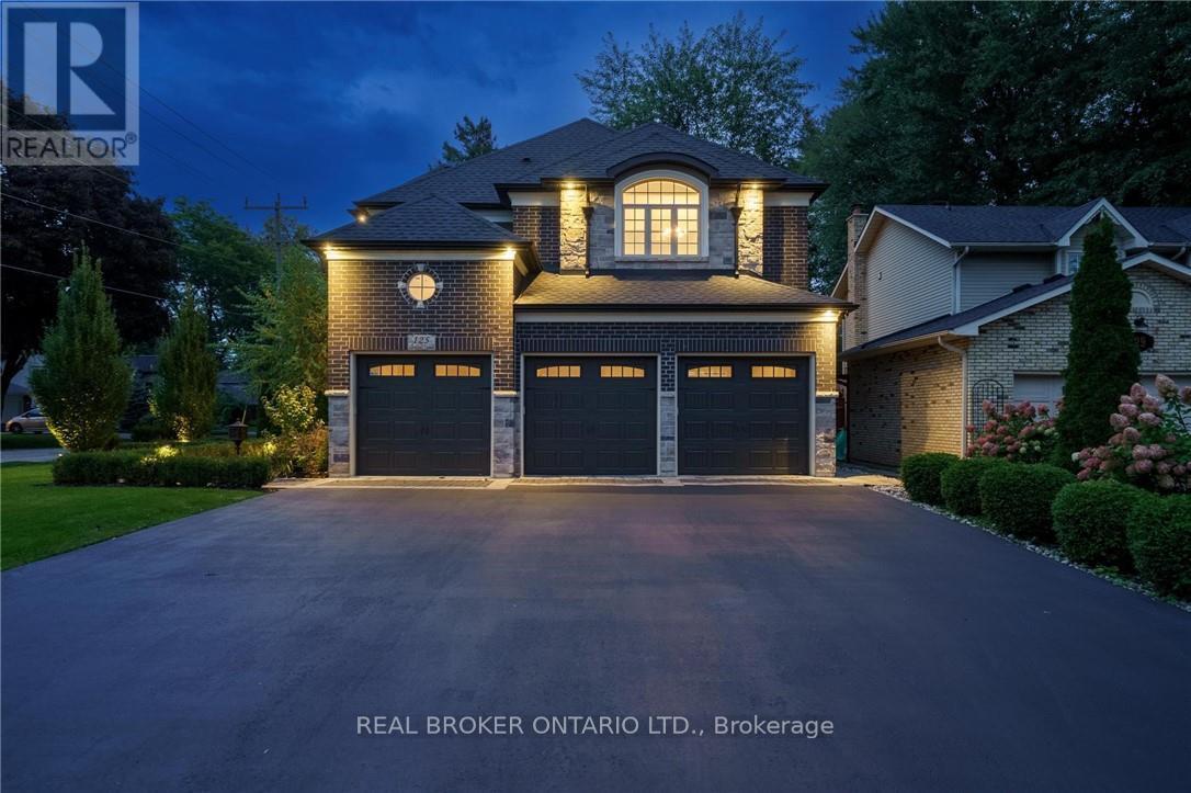 125 Central Drive, Hamilton, Ontario  L9G 2A3 - Photo 9 - X12976626