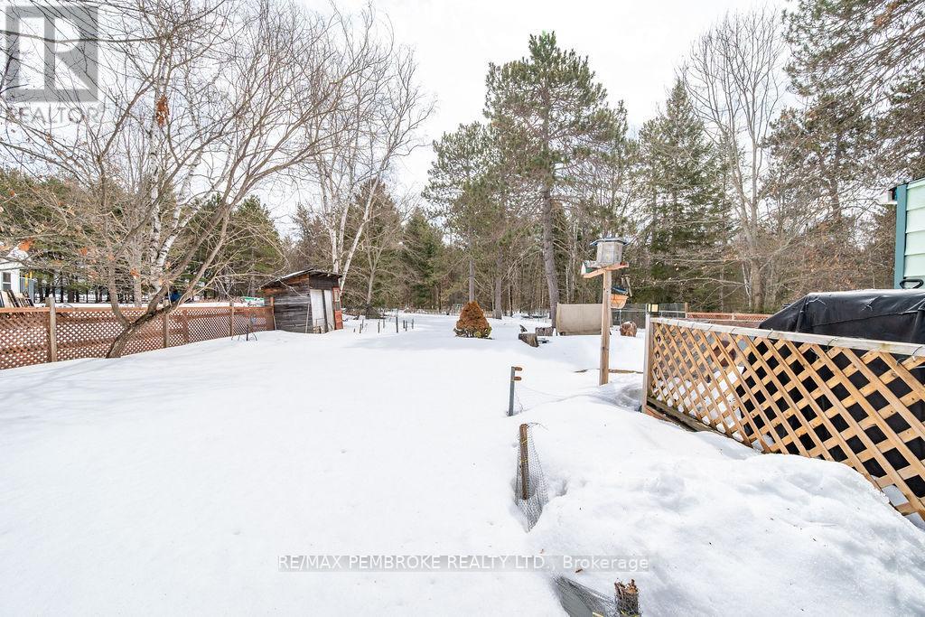 299 Black Bay Road, Petawawa, Ontario  K8H 2W8 - Photo 3 - X12977128
