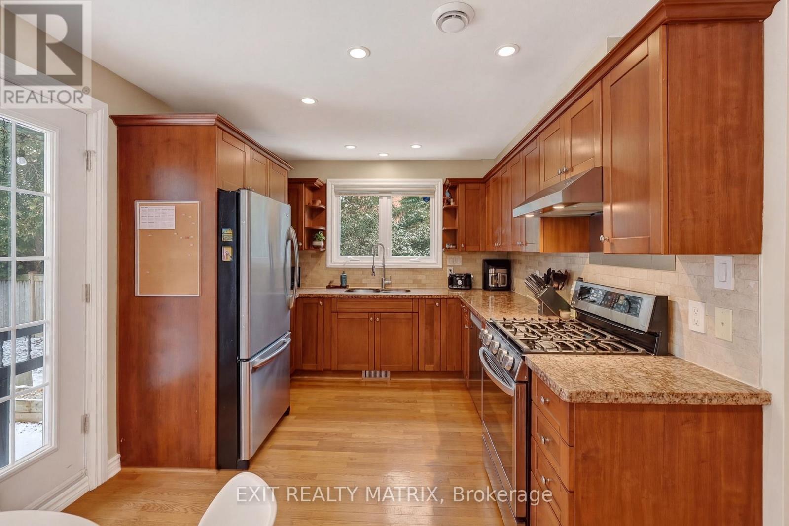 2586 Henley Street, Ottawa, Ontario  K2B 7R3 - Photo 4 - X12976842