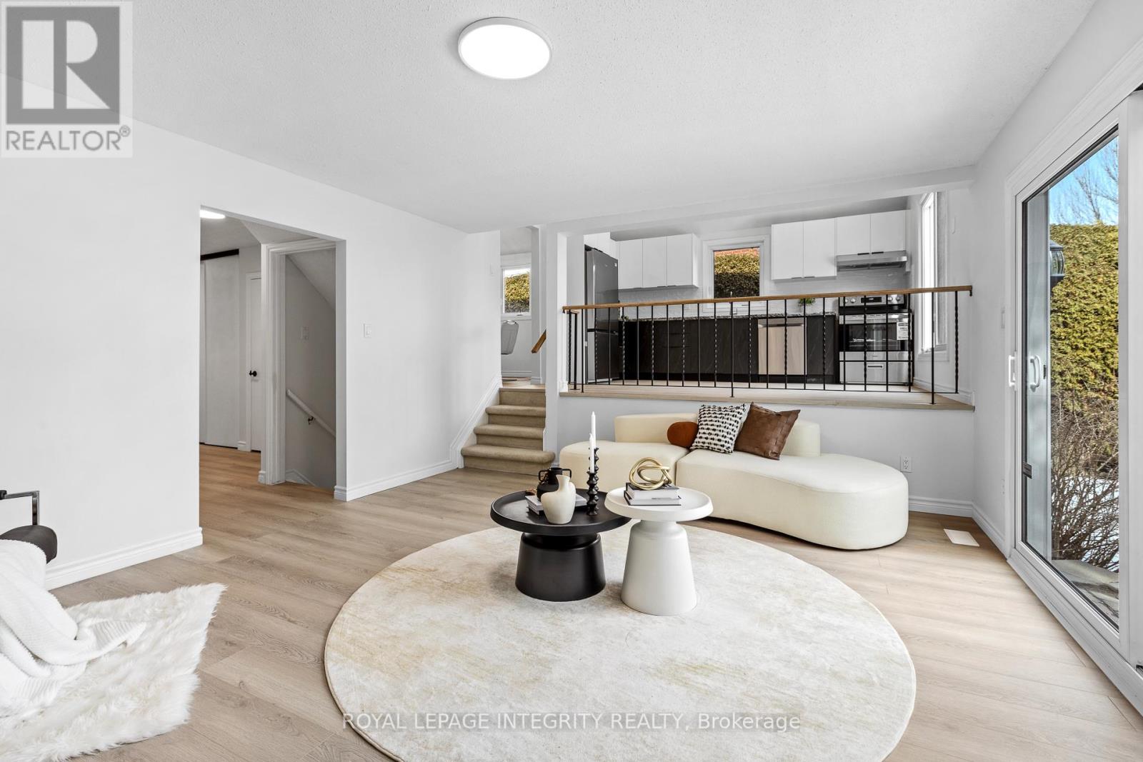 6368 Viseneau Drive, Ottawa, Ontario  K1C 2J2 - Photo 6 - X12976876