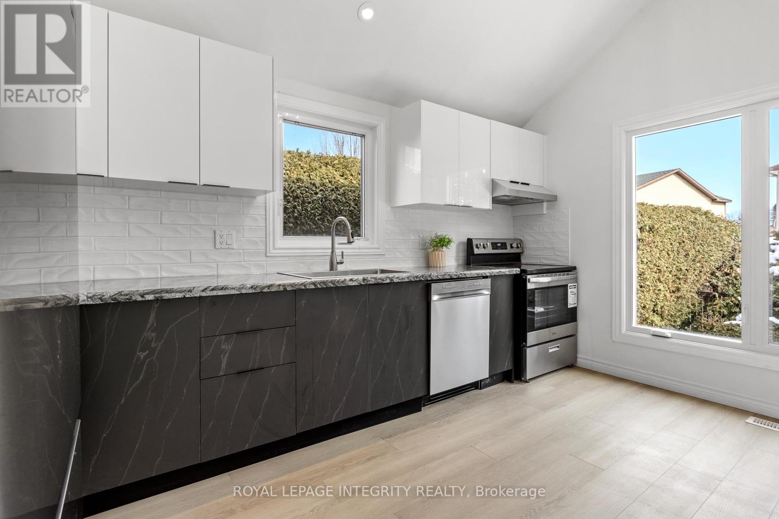 6368 Viseneau Drive, Ottawa, Ontario  K1C 2J2 - Photo 8 - X12976876