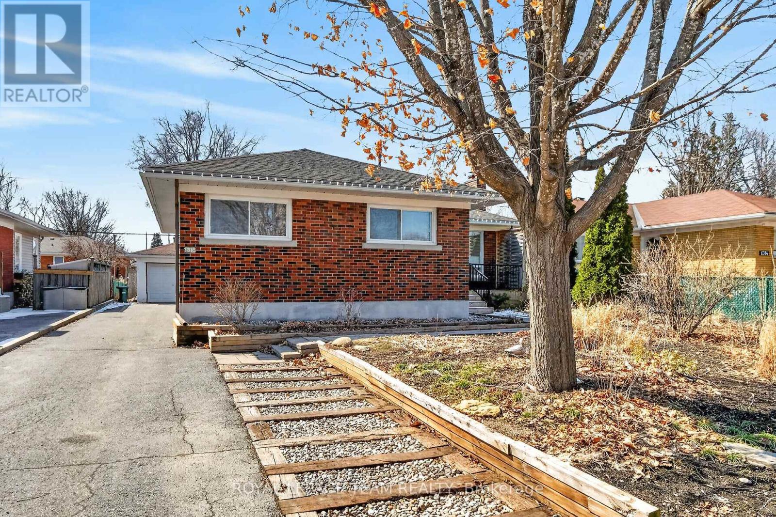 1318 ALBANY DRIVE, Ottawa, Ontario