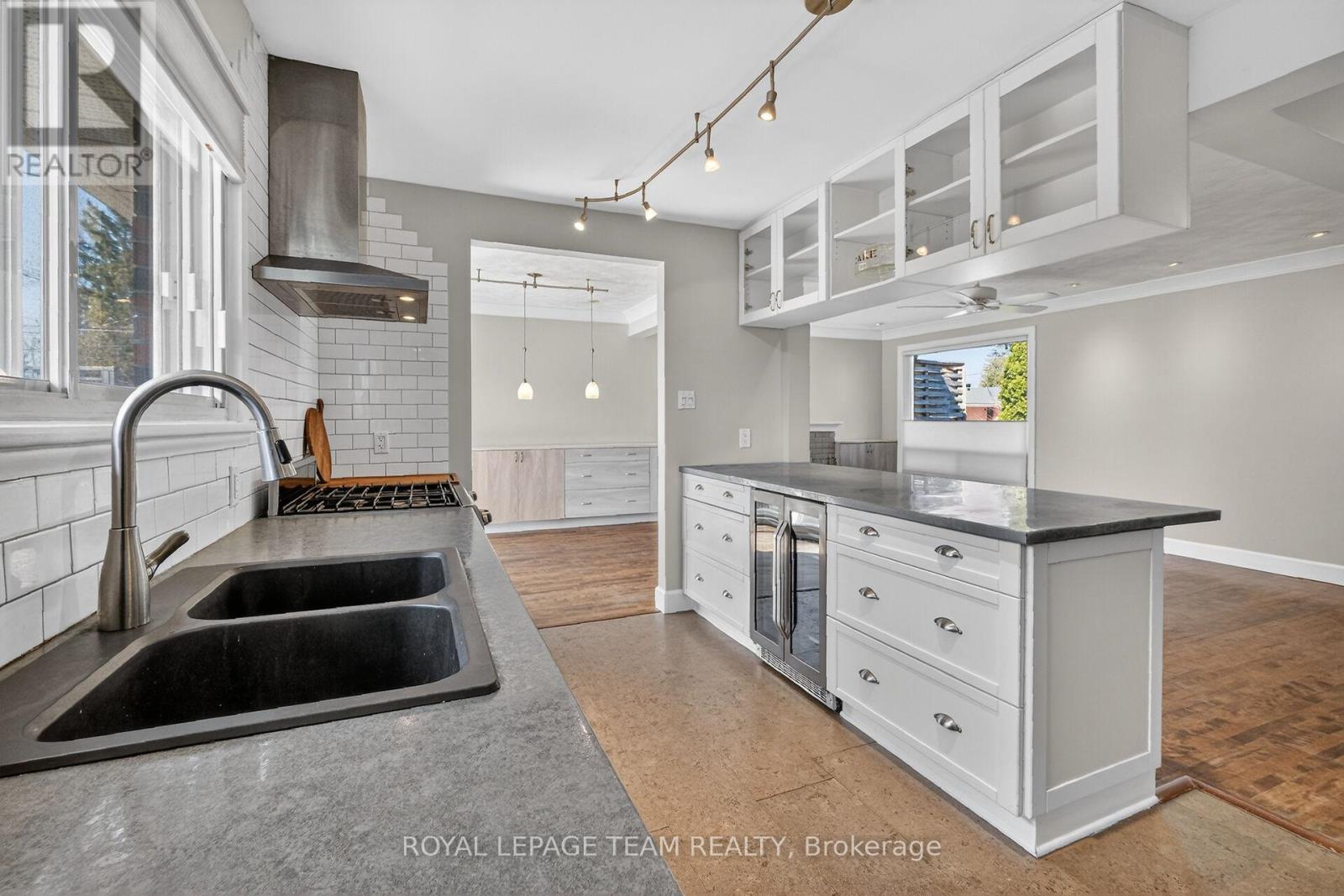 1318 Albany Drive, Ottawa, Ontario  K2C 2L9 - Photo 15 - X12976972