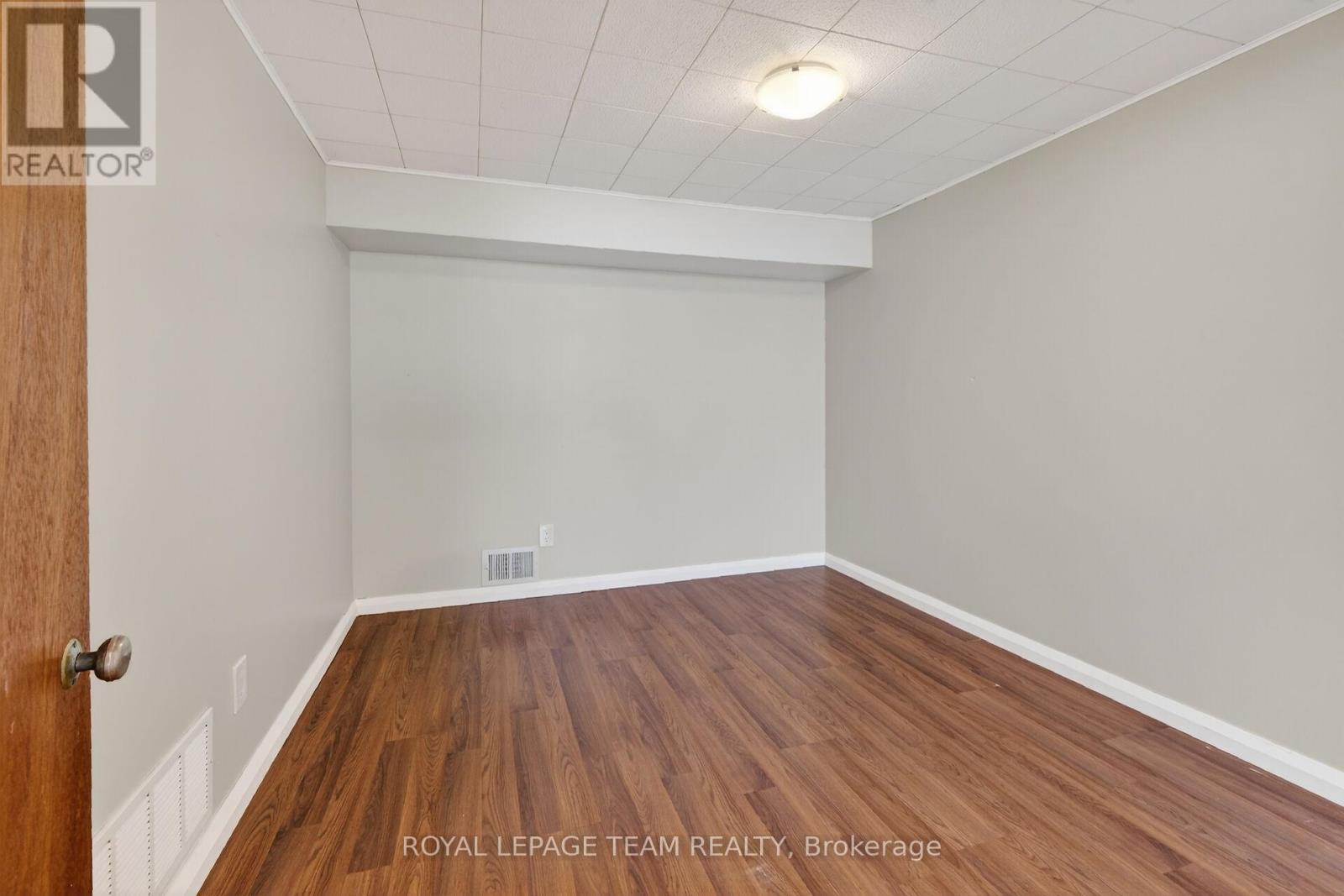 1318 Albany Drive, Ottawa, Ontario  K2C 2L9 - Photo 29 - X12976972