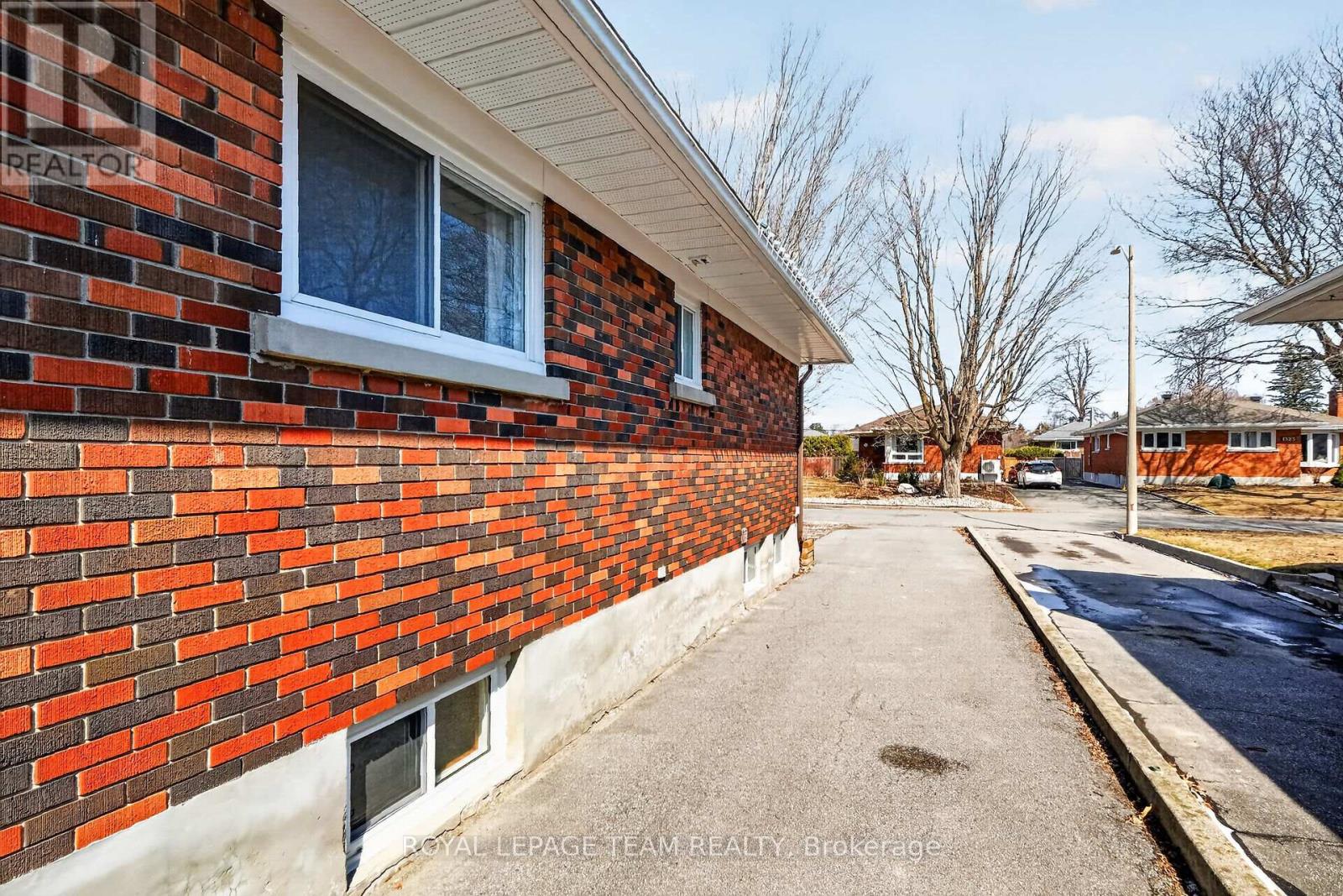 1318 Albany Drive, Ottawa, Ontario  K2C 2L9 - Photo 36 - X12976972