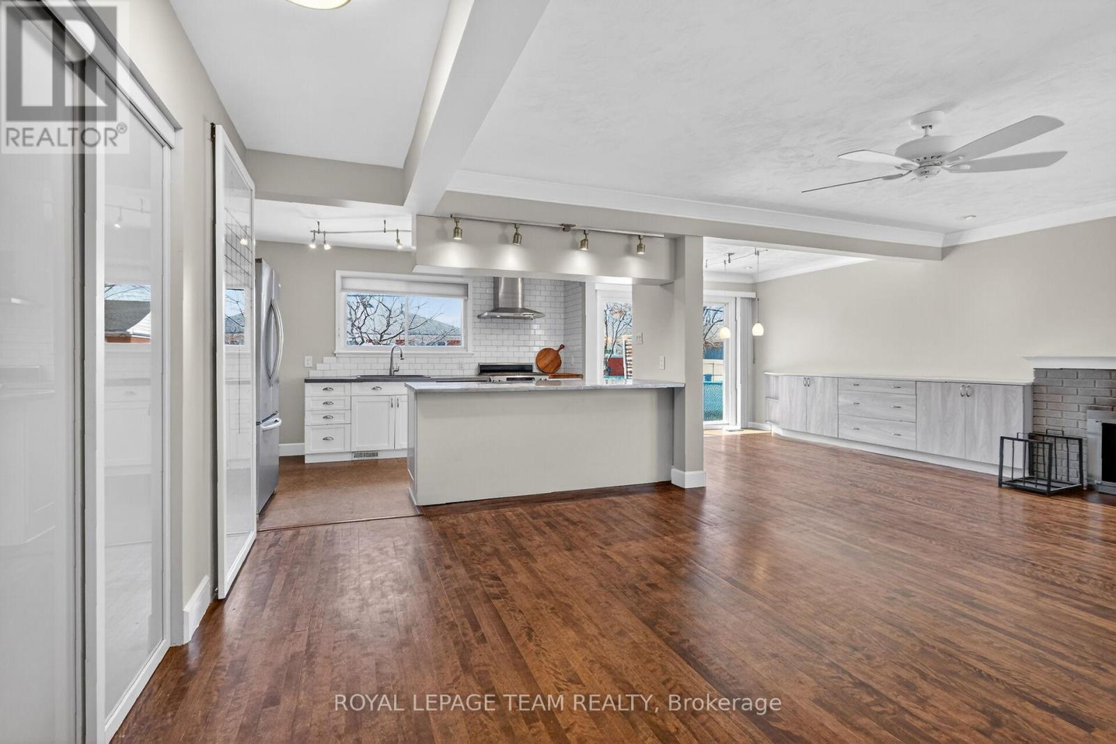 1318 Albany Drive, Ottawa, Ontario  K2C 2L9 - Photo 4 - X12976972