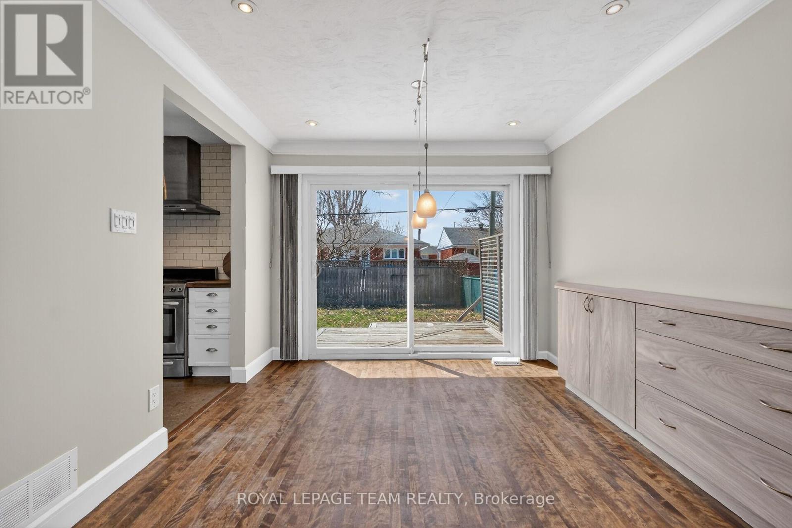 1318 Albany Drive, Ottawa, Ontario  K2C 2L9 - Photo 9 - X12976972