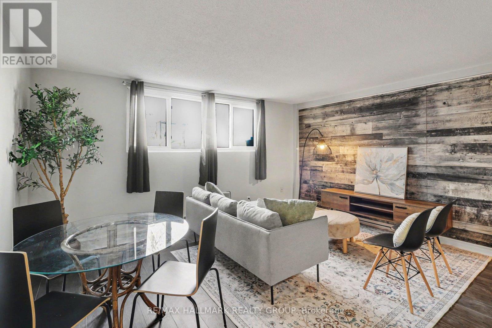 2 - 898 Elmsmere Road, Ottawa, Ontario  K1J 7T6 - Photo 4 - X12977080