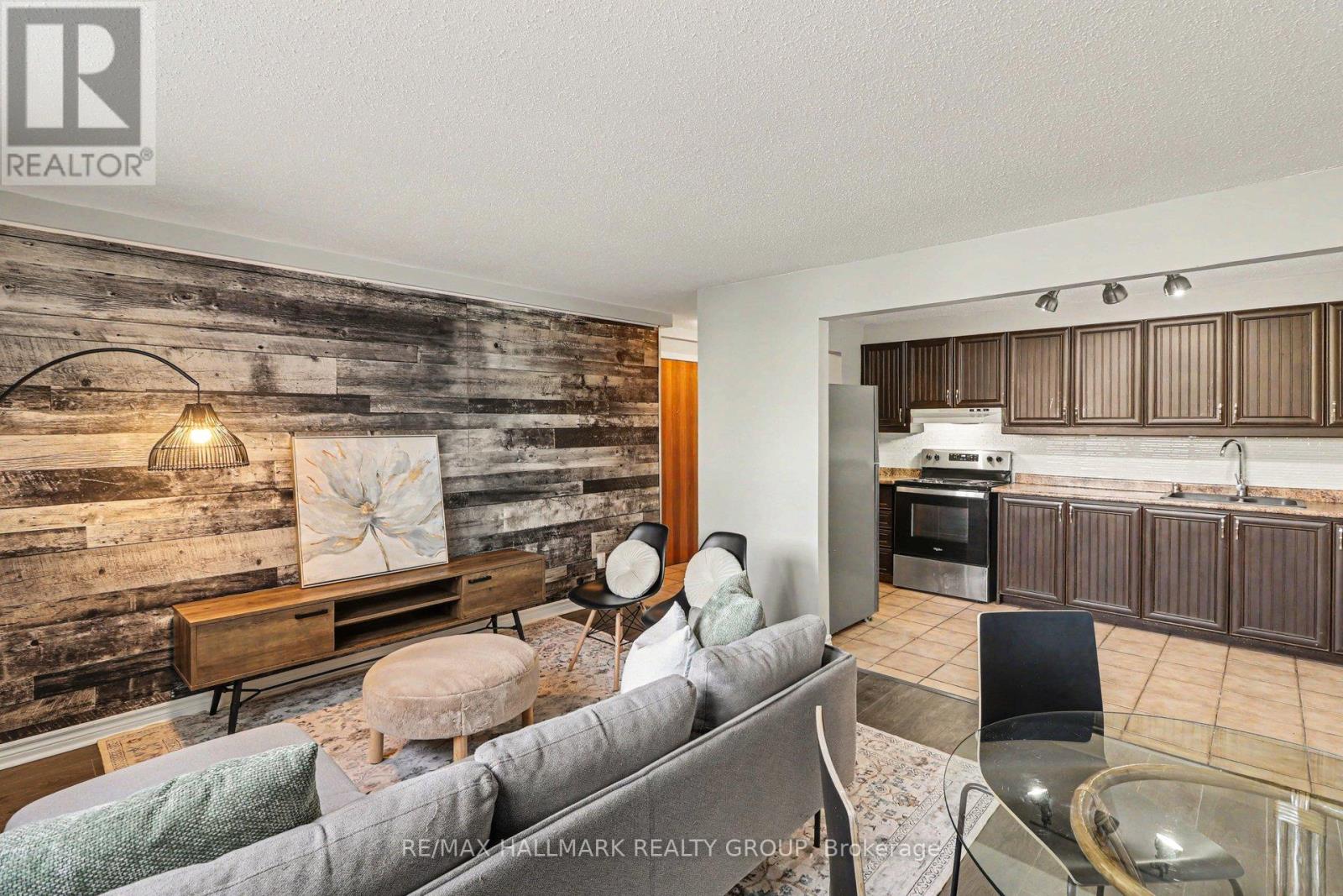 2 - 898 Elmsmere Road, Ottawa, Ontario  K1J 7T6 - Photo 5 - X12977080