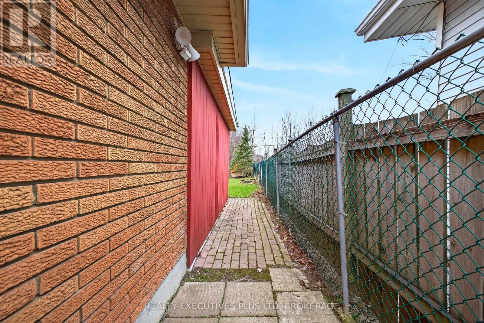 6465 Wendy Drive, Niagara Falls, Ontario  L2G 3H7 - Photo 4 - X12976980