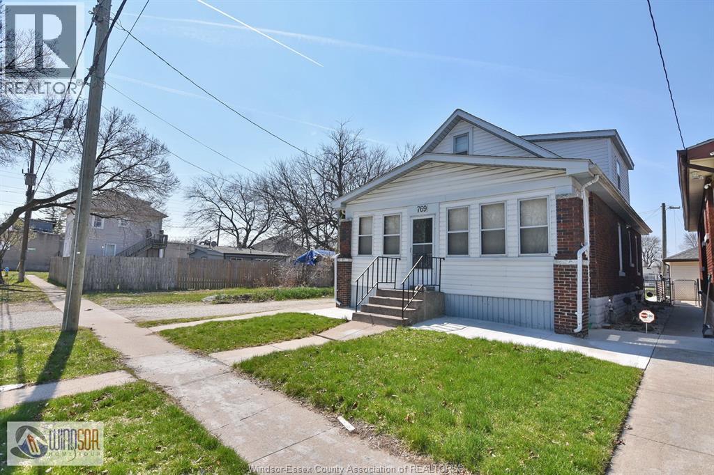 769 Mckay, Windsor, Ontario  N9B 1Z9 - Photo 3 - 26007601