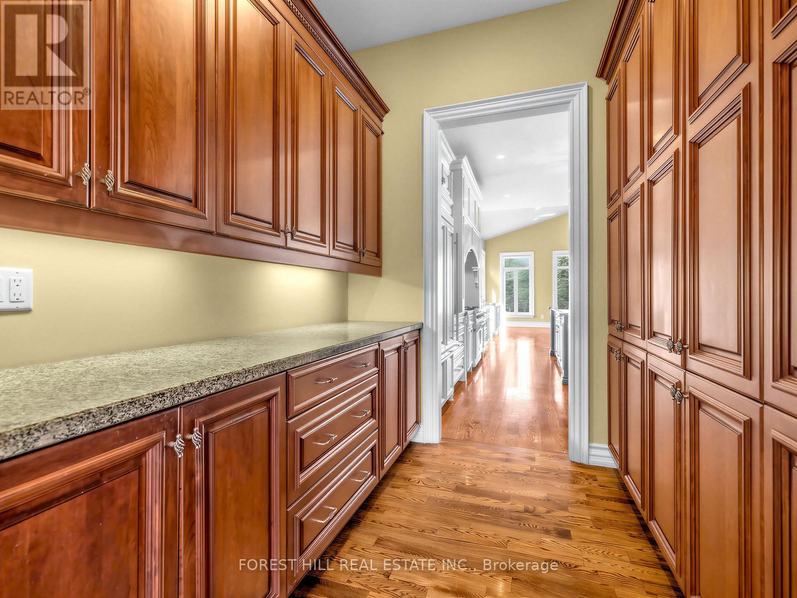 8 Colvestone Road, Toronto, Ontario  M2L 1X3 - Photo 9 - C12976956