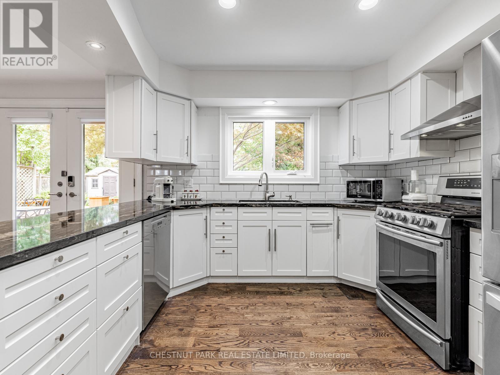 440 Glengarry Avenue, Toronto, Ontario  M5M 1E8 - Photo 21 - C12977072