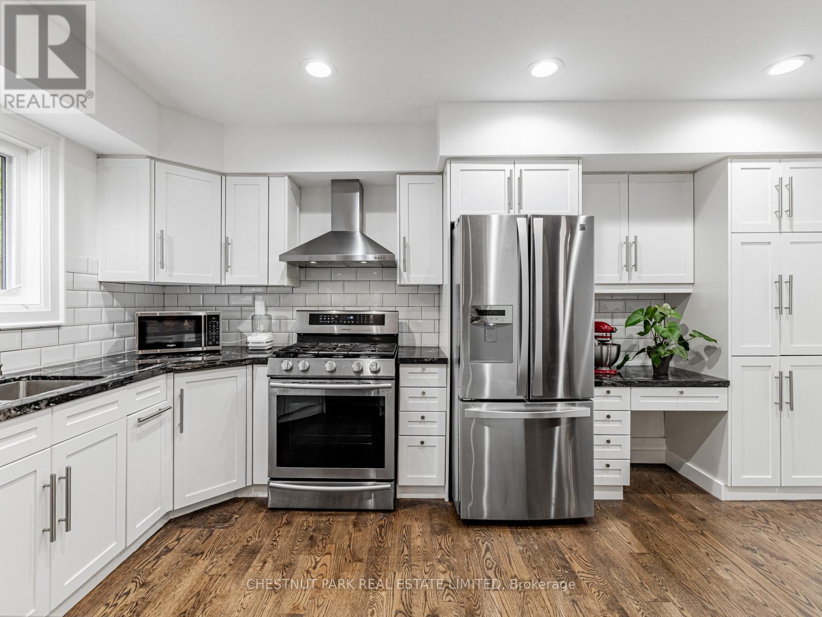 440 Glengarry Avenue, Toronto, Ontario  M5M 1E8 - Photo 22 - C12977072