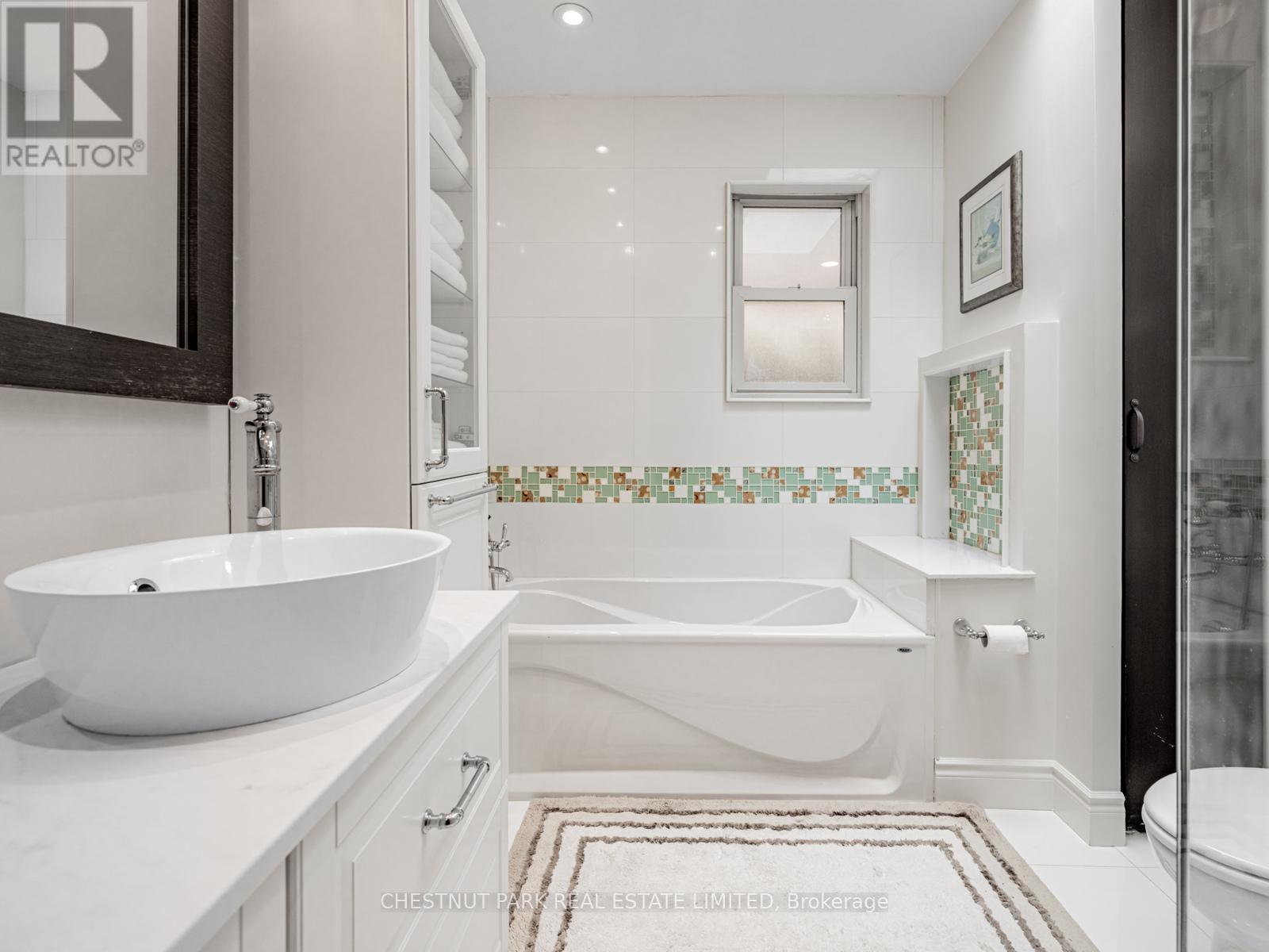 440 Glengarry Avenue, Toronto, Ontario  M5M 1E8 - Photo 27 - C12977072