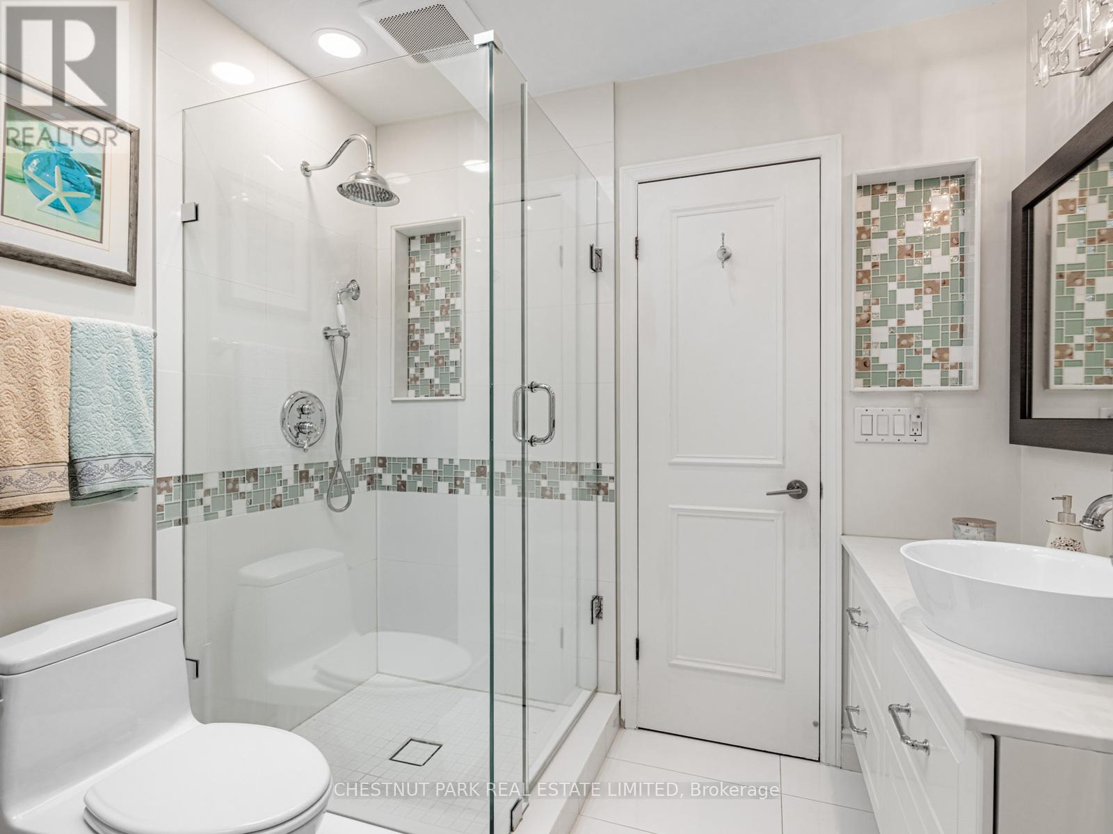 440 Glengarry Avenue, Toronto, Ontario  M5M 1E8 - Photo 28 - C12977072