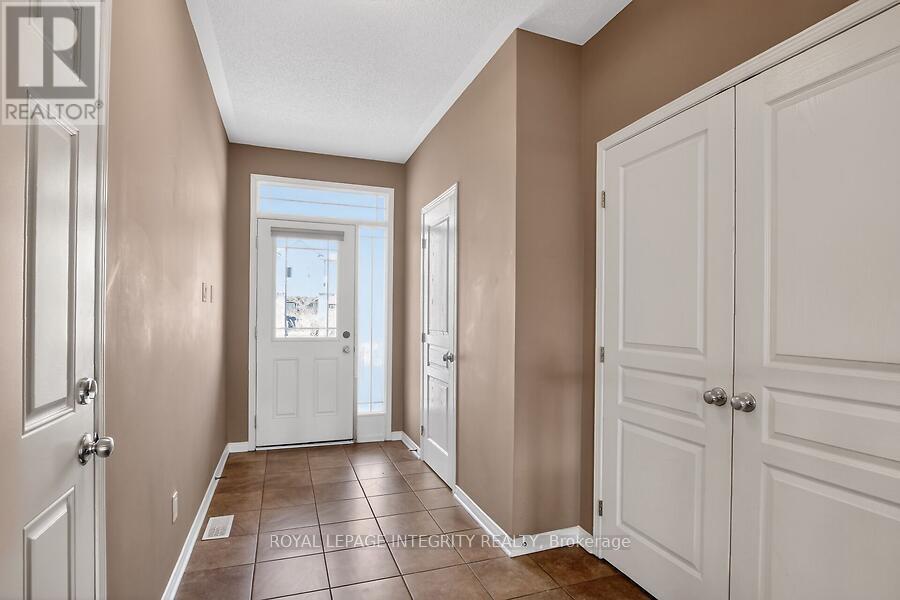 672 Pepperville Crescent E, Ottawa, Ontario  K2M 0E4 - Photo 2 - X12976904