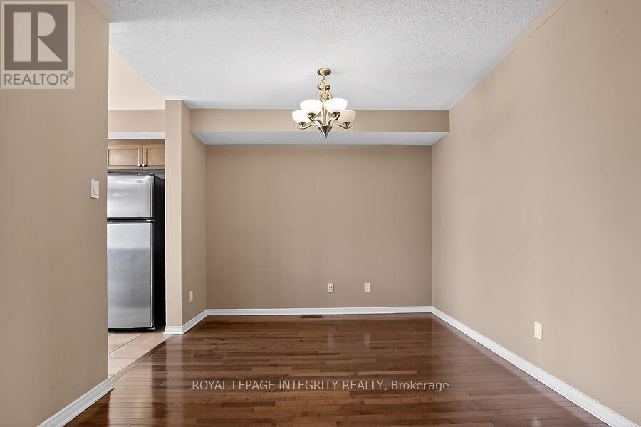 672 Pepperville Crescent E, Ottawa, Ontario  K2M 0E4 - Photo 4 - X12976904