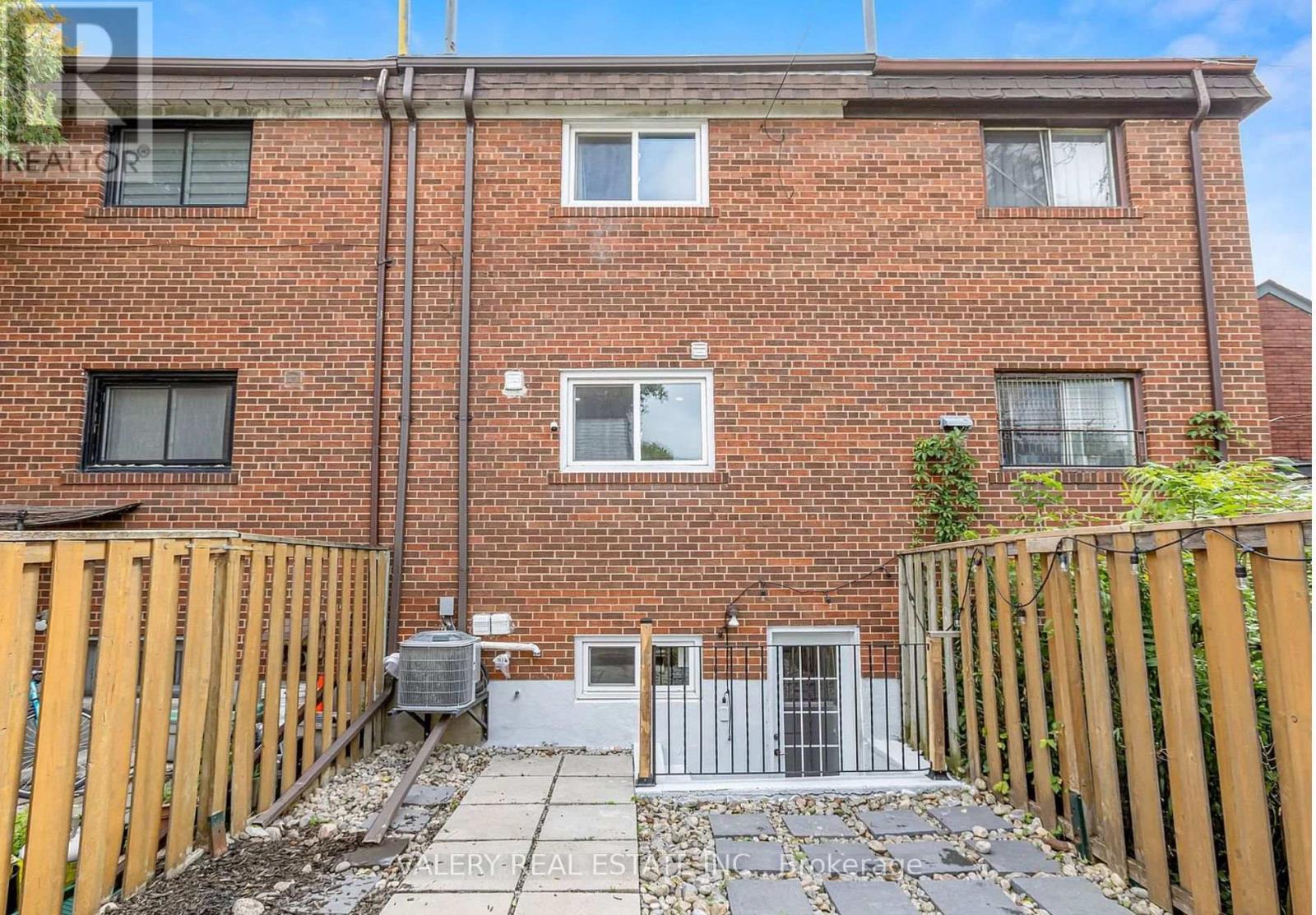 80 Saulter Street, Toronto, Ontario  M4M 2H7 - Photo 10 - E12976800