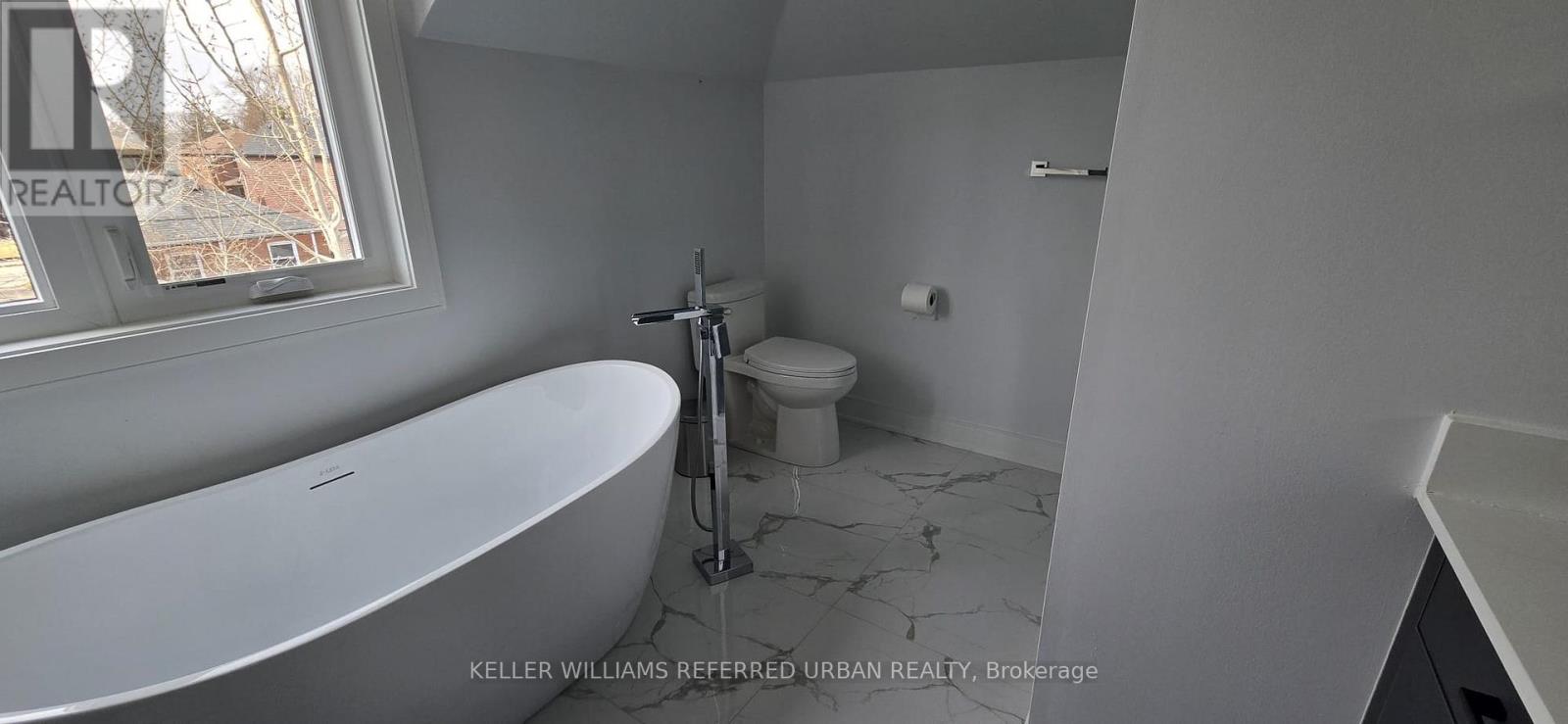 Main - 354 Woodmount Avenue, Toronto, Ontario  M4C 4A5 - Photo 18 - E12976902