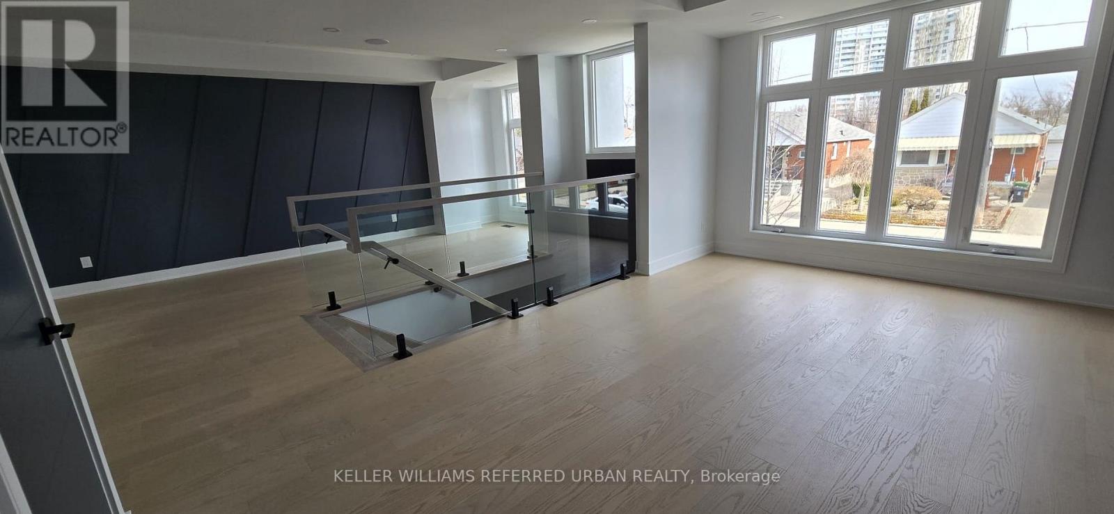 Main - 354 Woodmount Avenue, Toronto, Ontario  M4C 4A5 - Photo 4 - E12976902