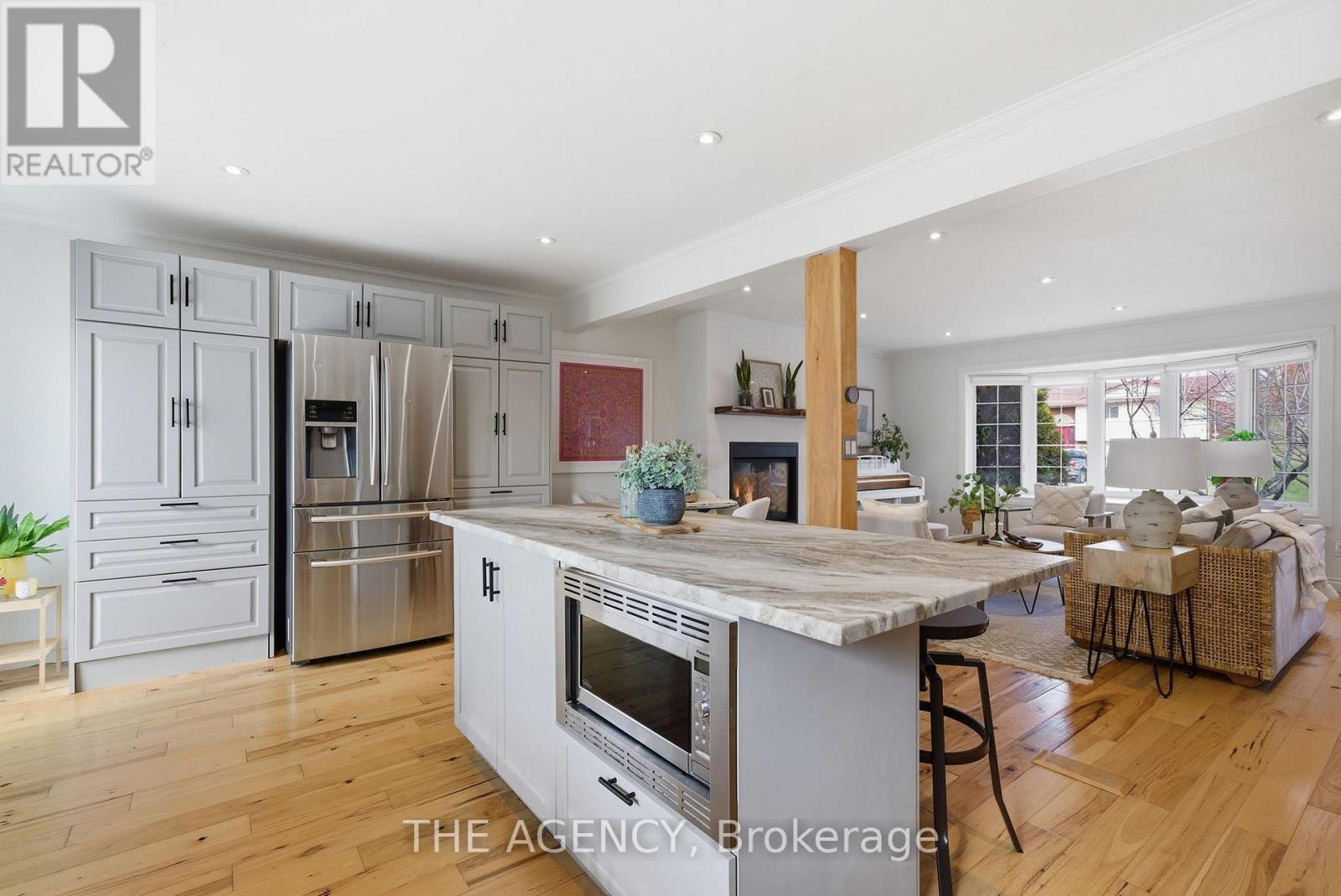 118 Applewood Crescent, Whitby, Ontario  L1N 2E7 - Photo 14 - E12977124