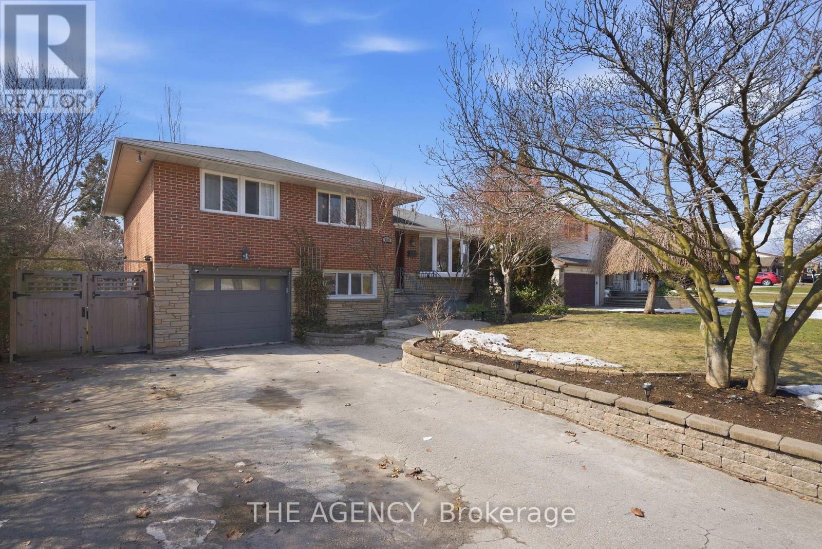 118 Applewood Crescent, Whitby, Ontario  L1N 2E7 - Photo 2 - E12977124