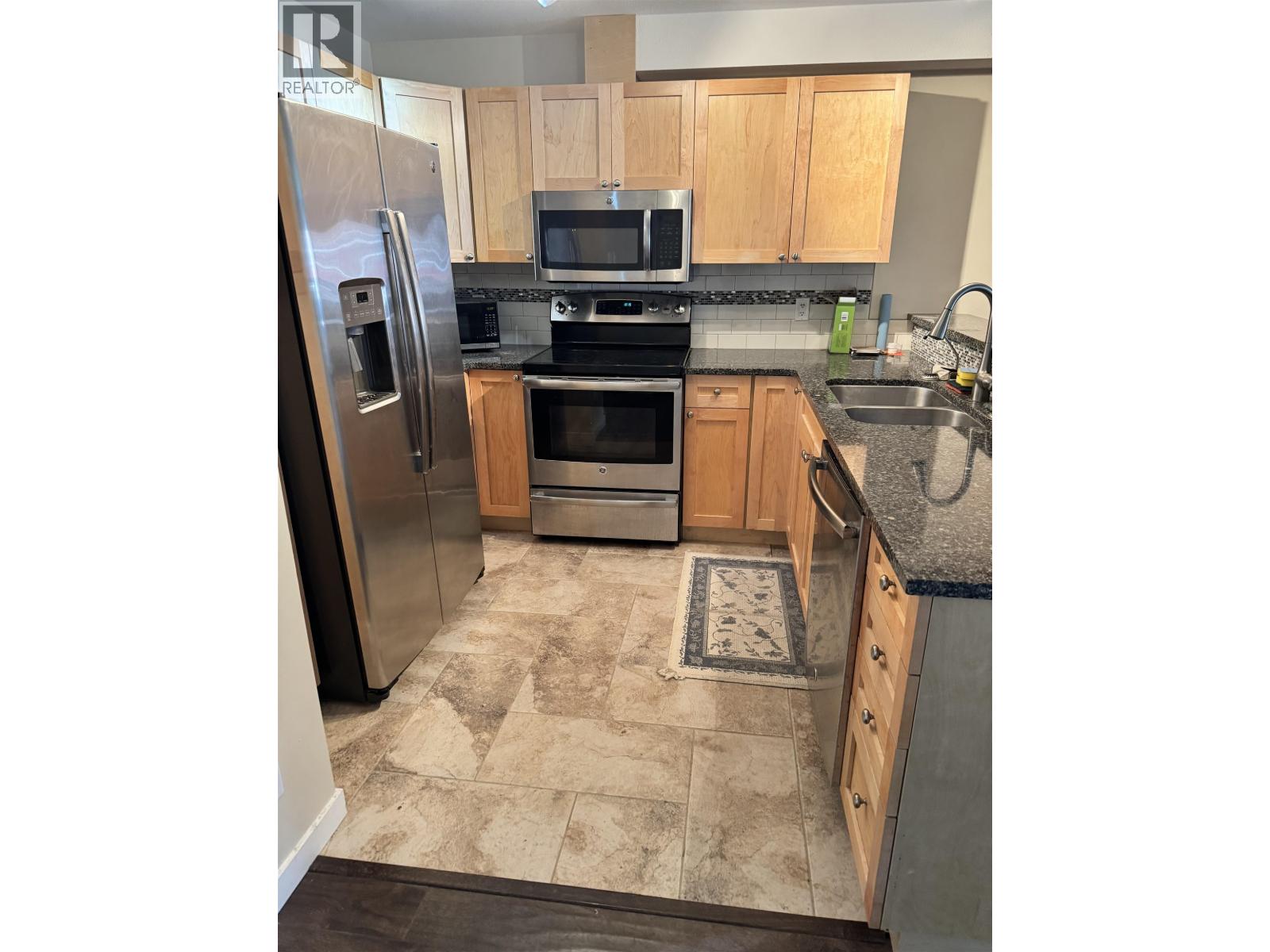 103 4719 DAVIS AVENUE Terrace Photo 4