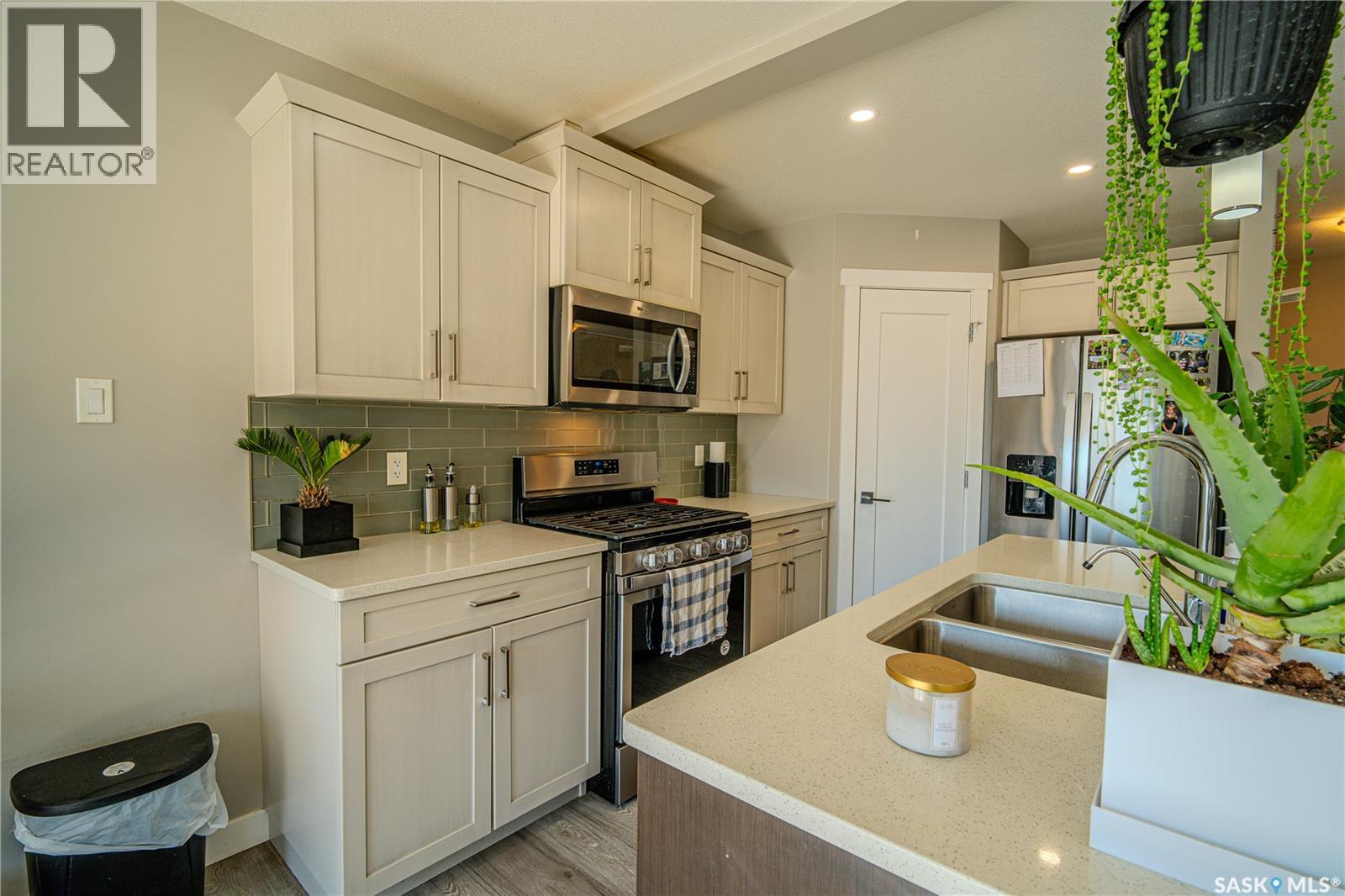 4529 E Keller Avenue, Regina, Saskatchewan  S4V 3R4 - Photo 6 - SK032425