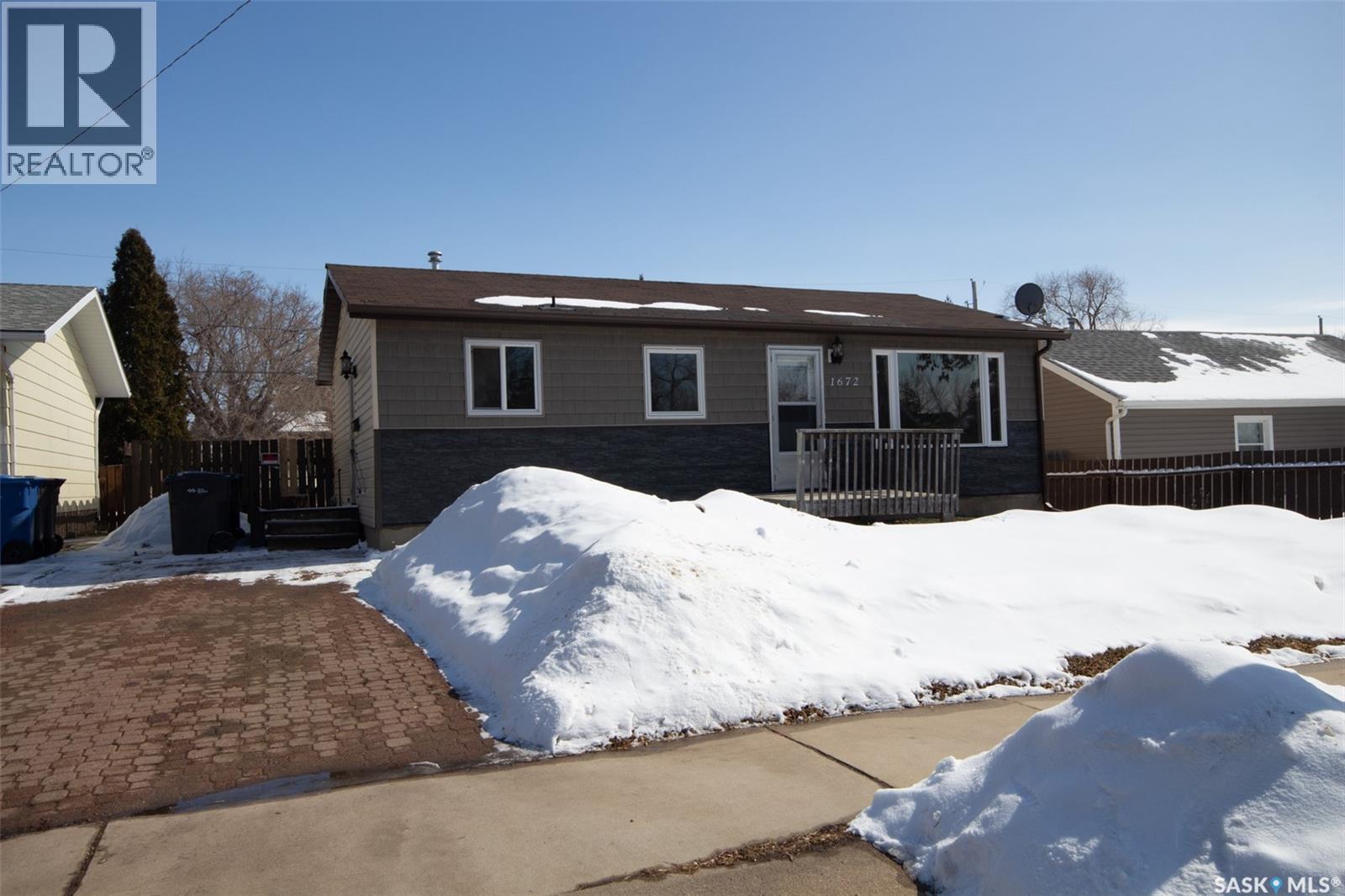 1672 102nd STREET, North Battleford, Saskatchewan