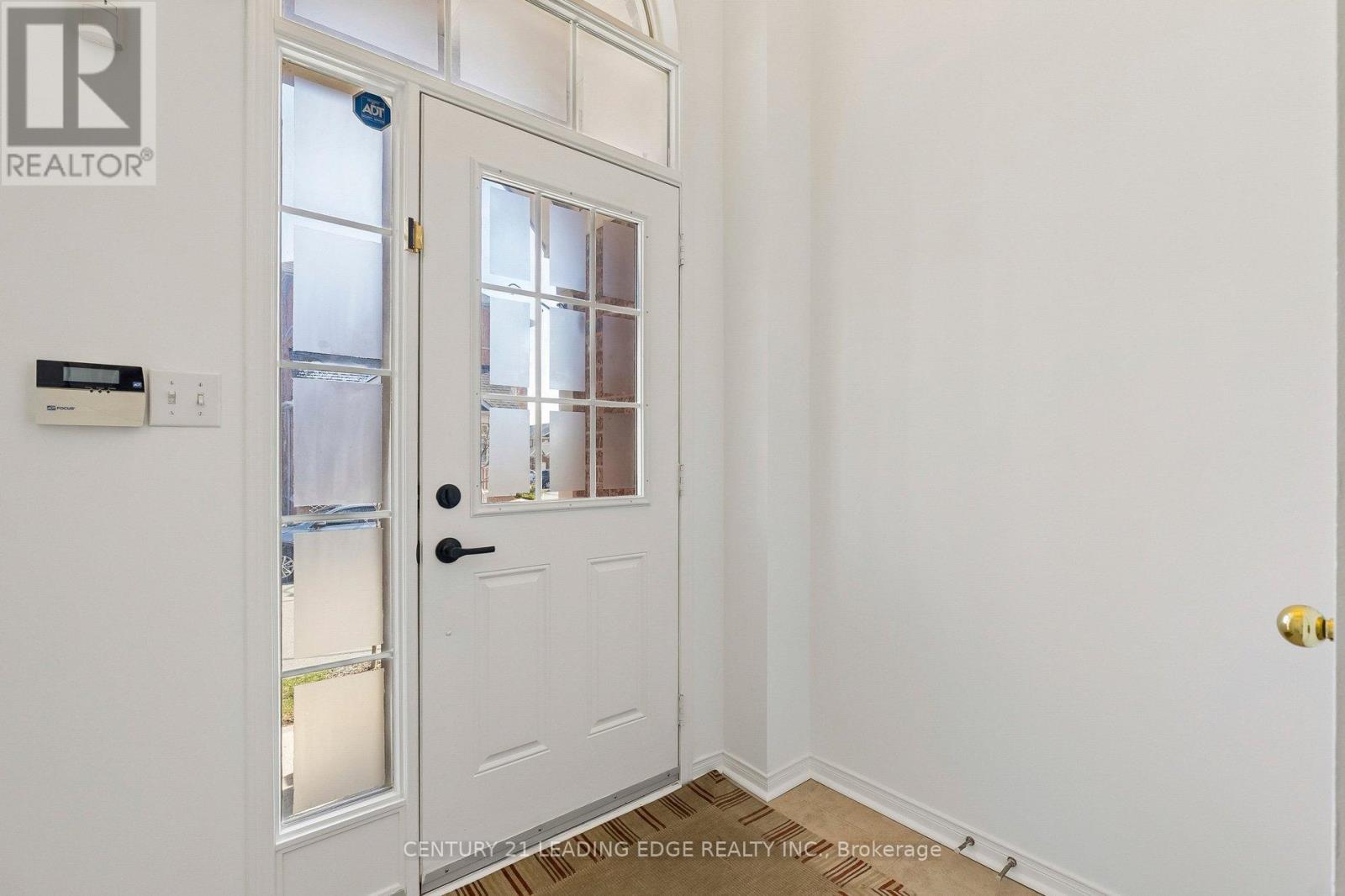 8 Pinecliff Avenue, Markham, Ontario  L6B 0K2 - Photo 4 - N12976820