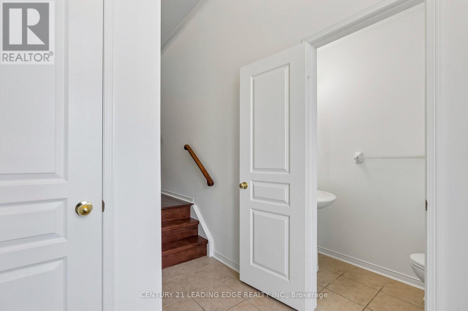 8 Pinecliff Avenue, Markham, Ontario  L6B 0K2 - Photo 5 - N12976820