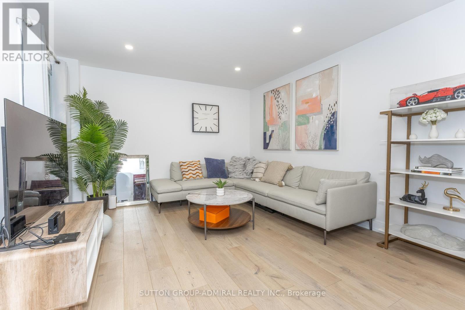 37 Spring Gate Boulevard, Vaughan, Ontario  L4J 3C9 - Photo 3 - N12976836