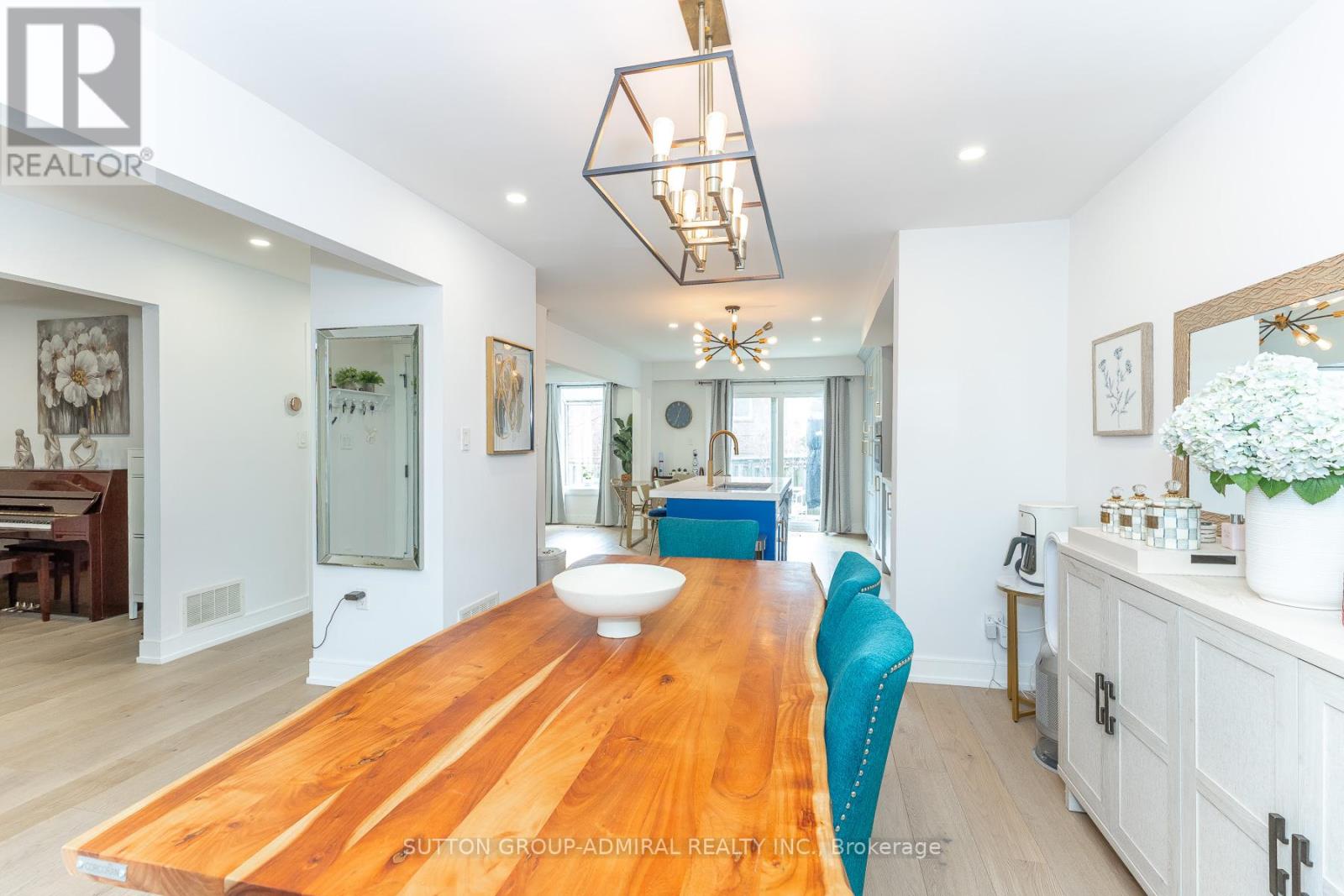 37 Spring Gate Boulevard, Vaughan, Ontario  L4J 3C9 - Photo 6 - N12976836