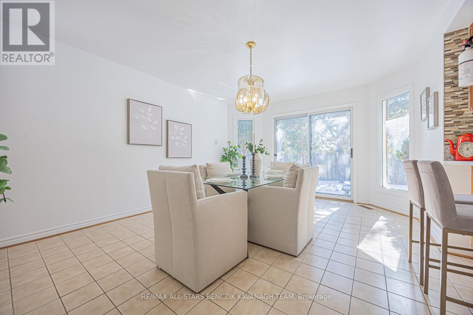 57 Highglen Avenue, Markham, Ontario  L3R 8R1 - Photo 8 - N12976856