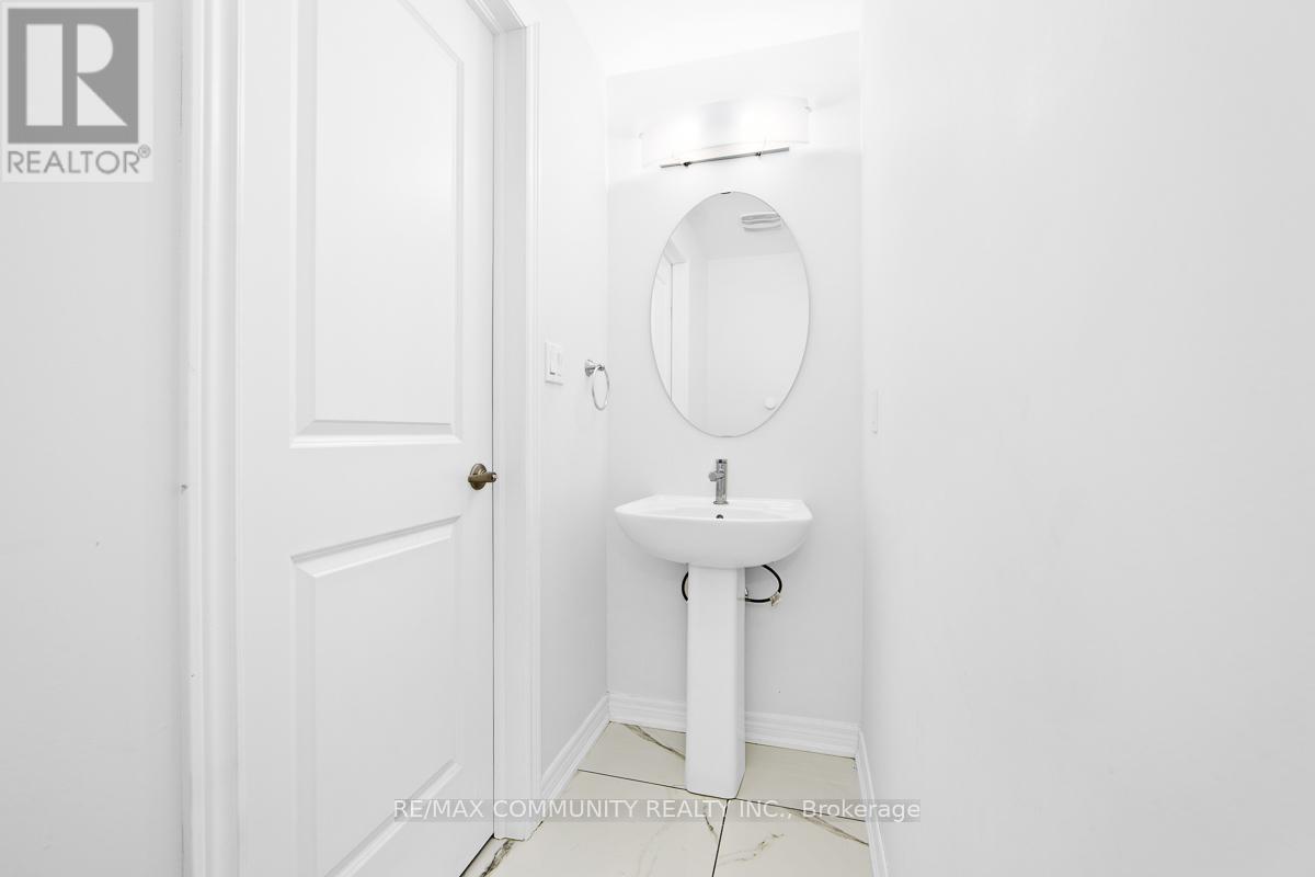 57 Bud Leggett Crescent, Georgina, Ontario  L4P 0B7 - Photo 13 - N12976866