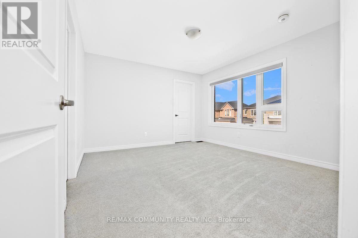 57 Bud Leggett Crescent, Georgina, Ontario  L4P 0B7 - Photo 18 - N12976866