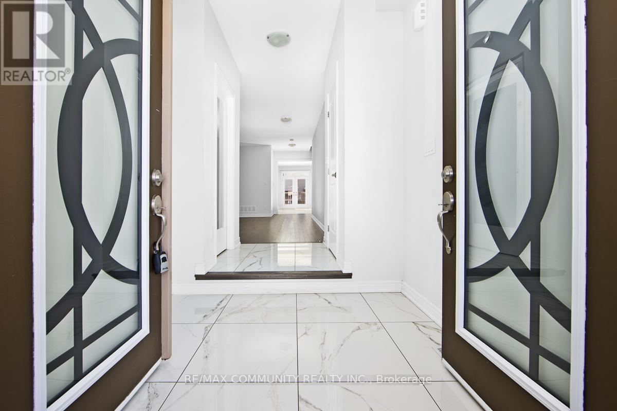 57 Bud Leggett Crescent, Georgina, Ontario  L4P 0B7 - Photo 2 - N12976866