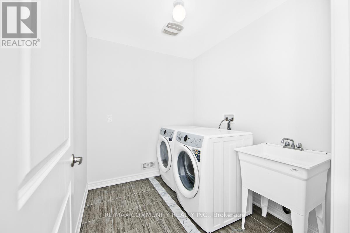 57 Bud Leggett Crescent, Georgina, Ontario  L4P 0B7 - Photo 23 - N12976866