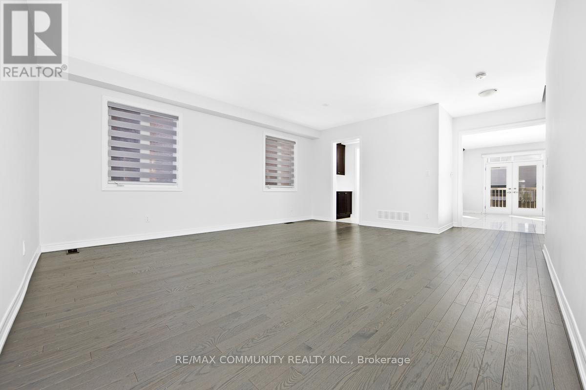 57 Bud Leggett Crescent, Georgina, Ontario  L4P 0B7 - Photo 3 - N12976866