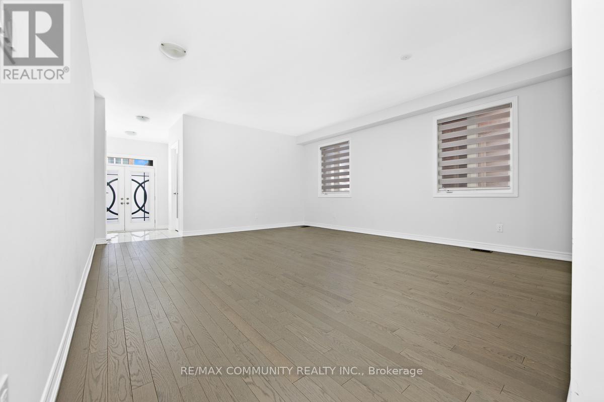 57 Bud Leggett Crescent, Georgina, Ontario  L4P 0B7 - Photo 4 - N12976866