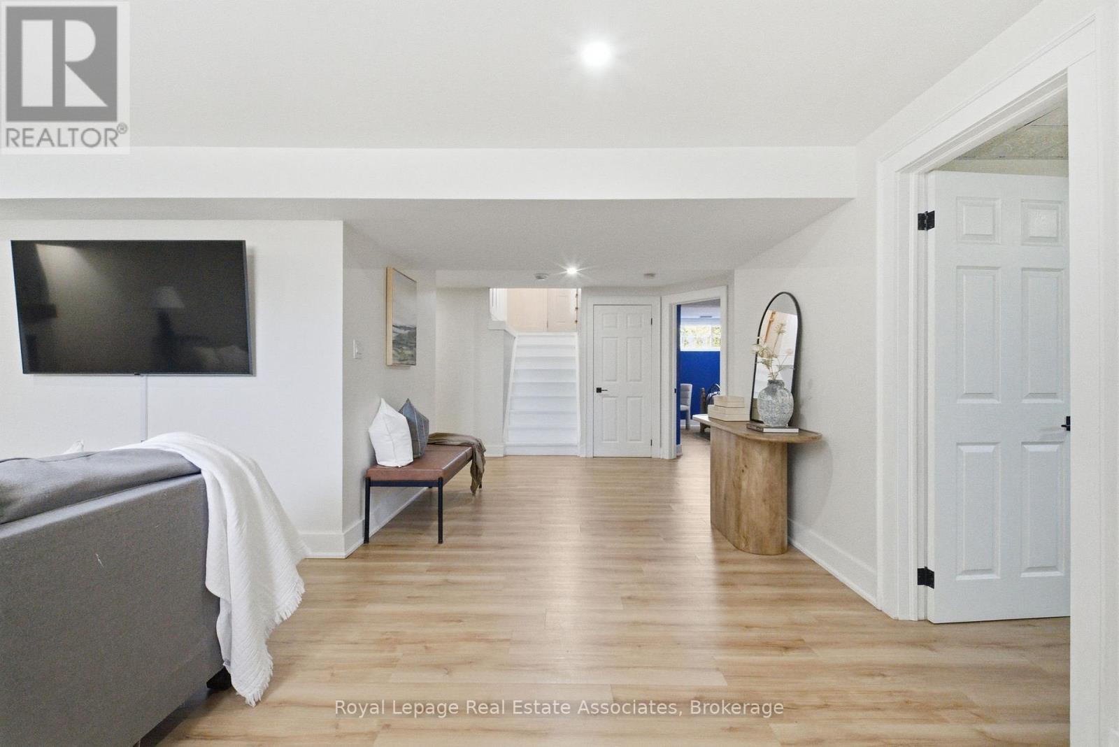 8 Beaverdale Crescent, Georgina, Ontario  L0E 1N0 - Photo 14 - N12976908