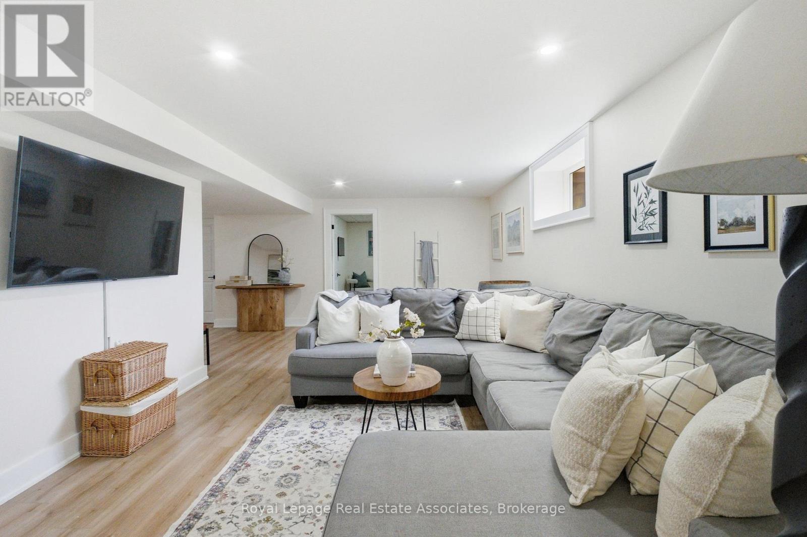 8 Beaverdale Crescent, Georgina, Ontario  L0E 1N0 - Photo 18 - N12976908