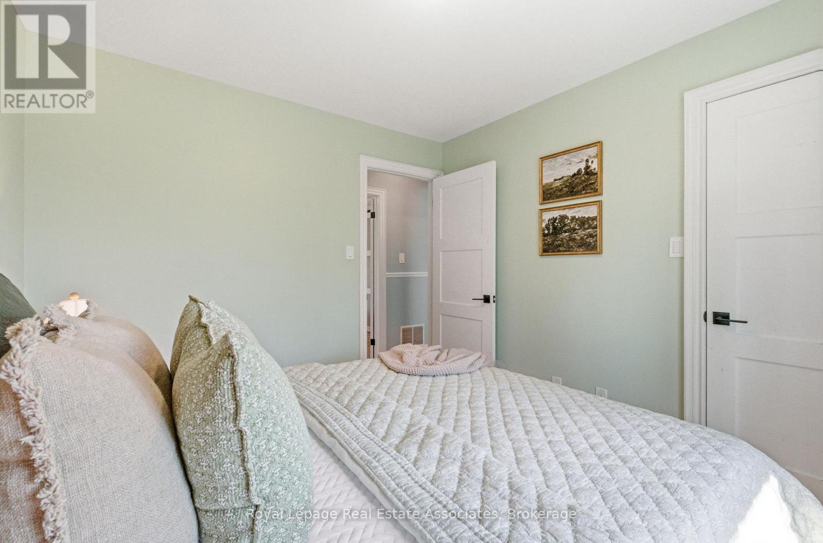 8 Beaverdale Crescent, Georgina, Ontario  L0E 1N0 - Photo 29 - N12976908