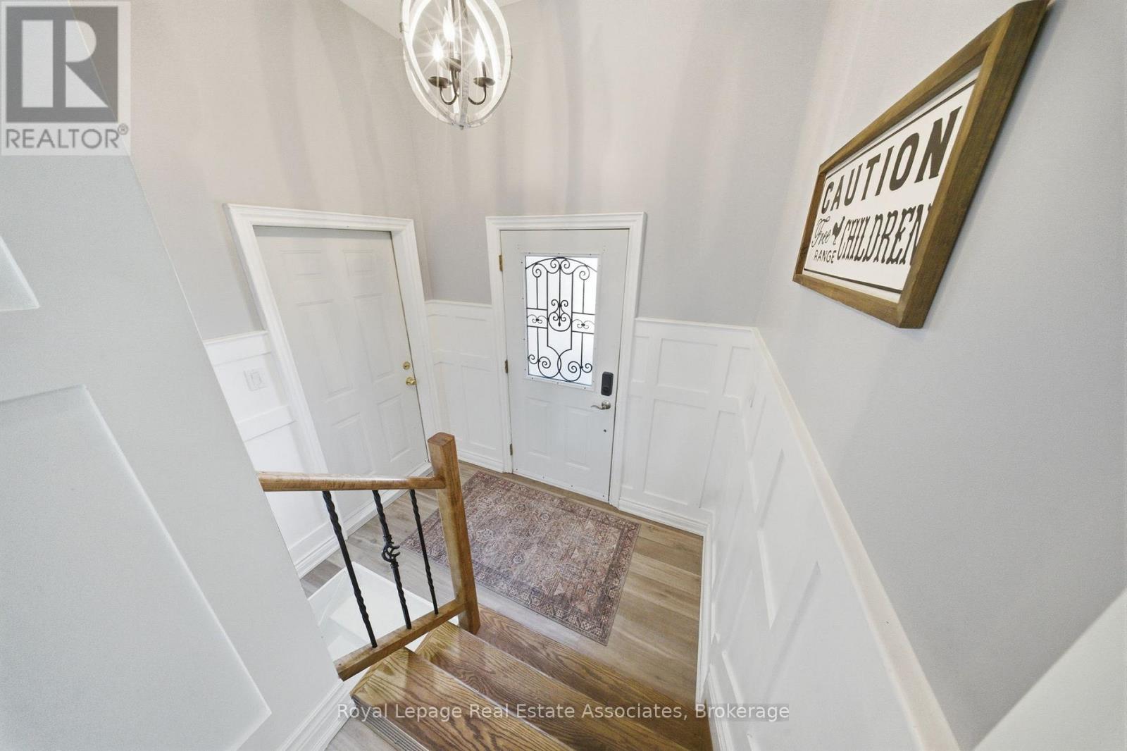 8 Beaverdale Crescent, Georgina, Ontario  L0E 1N0 - Photo 3 - N12976908