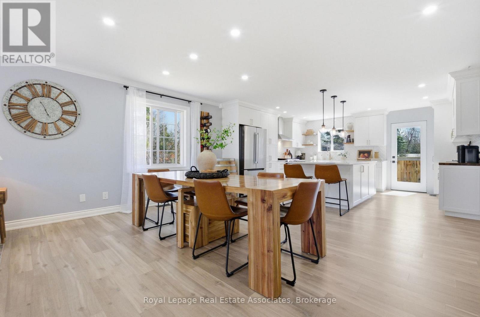 8 Beaverdale Crescent, Georgina, Ontario  L0E 1N0 - Photo 4 - N12976908