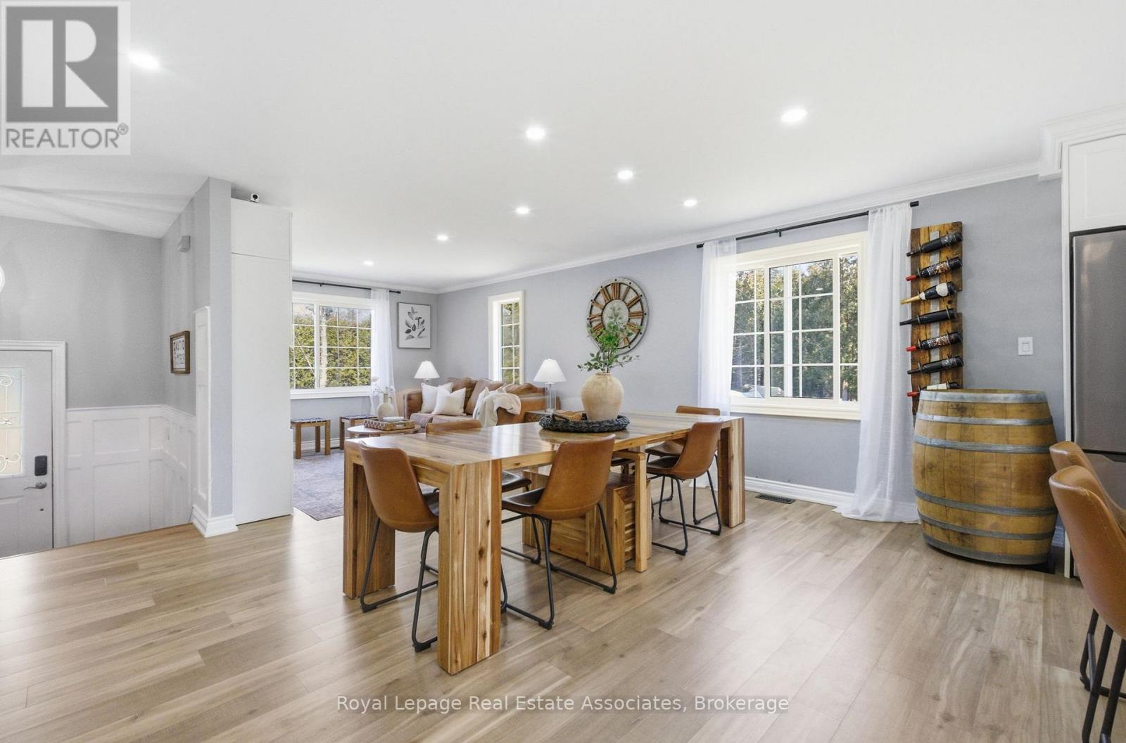 8 Beaverdale Crescent, Georgina, Ontario  L0E 1N0 - Photo 5 - N12976908