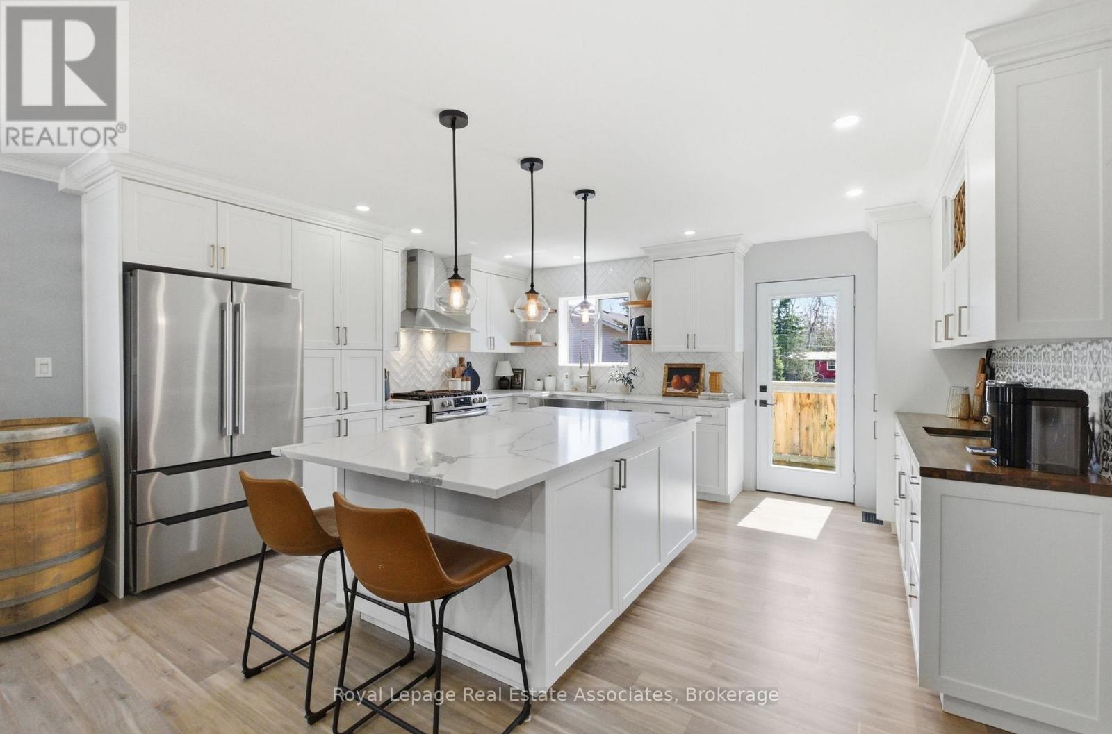 8 Beaverdale Crescent, Georgina, Ontario  L0E 1N0 - Photo 7 - N12976908