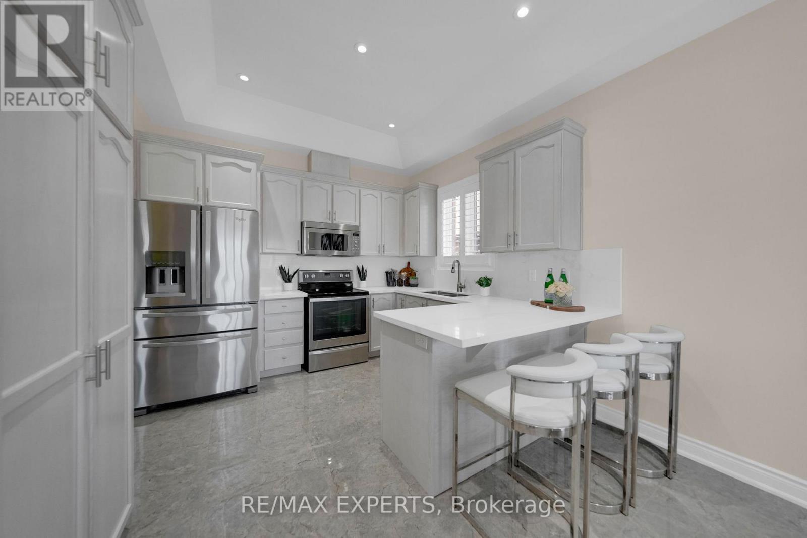 57 Hopkins Crescent N, Bradford West Gwillimbury, Ontario  L3Z 0R7 - Photo 15 - N12976914